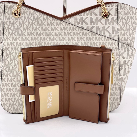 Michael Kors Large X Chain
Shoulder Tote Bag & Double Wallet
Vanilla/Brown - Picture 7 of 16